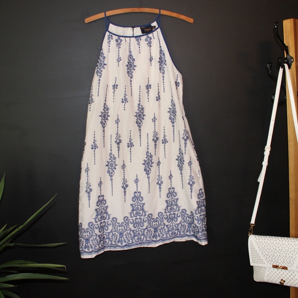 Just Taylor white and blue dress size 8